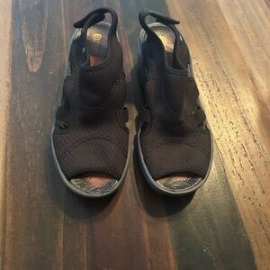 Bzees Black Open-Toe Sandals